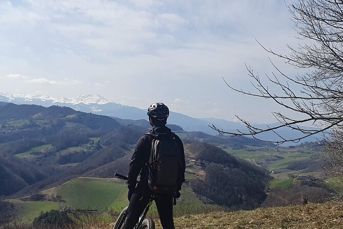 Guided E-bike Tour in Bologna with aperitif - The Bologna side you see from the bike lane