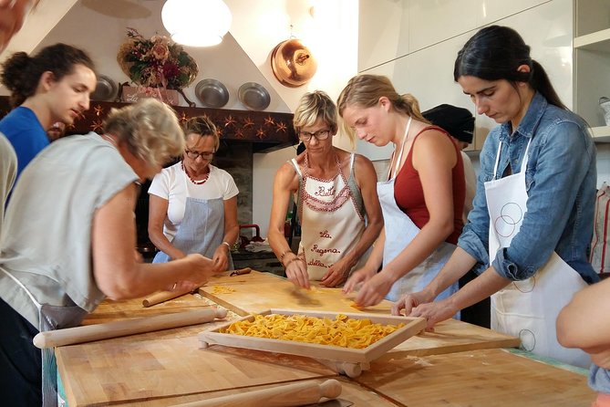 Lezione con Chef di Cucina Tradizionale Bolognese - A private family pasta lesson in Bologna’s hills