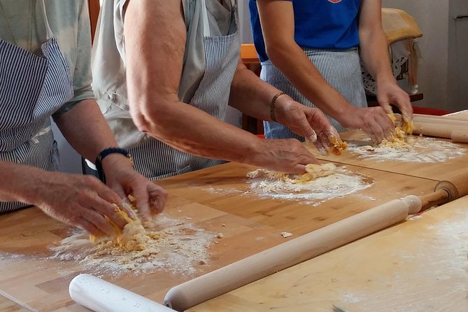 Lezione con Chef di Cucina Tradizionale Bolognese - The hands-on pasta part: eggs, flour, and real Bolognese dough work