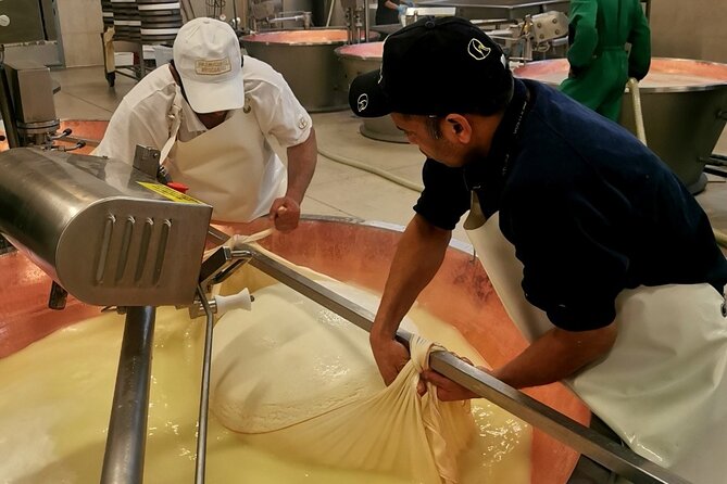 Parmigiano Wine and Balsamic Vinegar Experience from Bologna - Stop 1 at Azienda Agricola Moscattini: Parmigiano and fresh ricotta