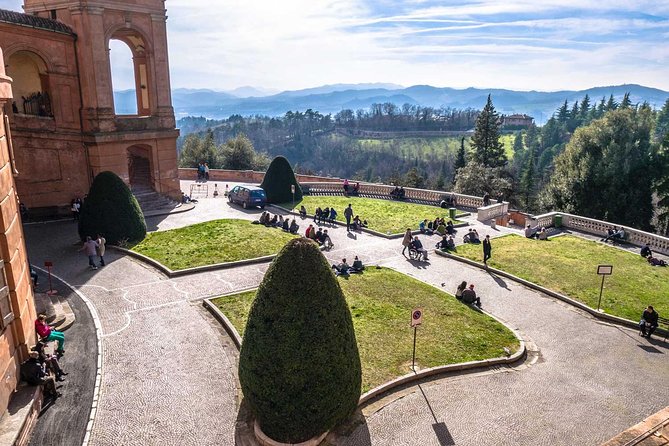 Porticoes of Bologna and Basilica San Luca Guided tour - Porticoes and San Luca: how this tour helps you see Bologna faster