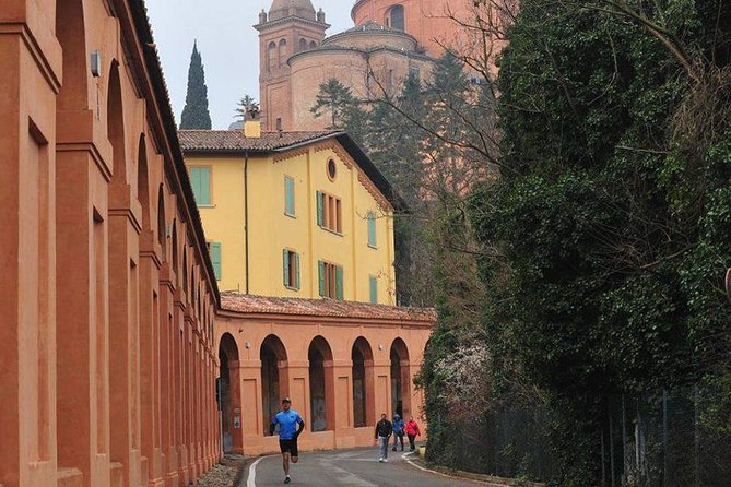 Porticoes of Bologna and Basilica San Luca Guided tour - Price and value: what you’re paying for (and what you’ll likely add)
