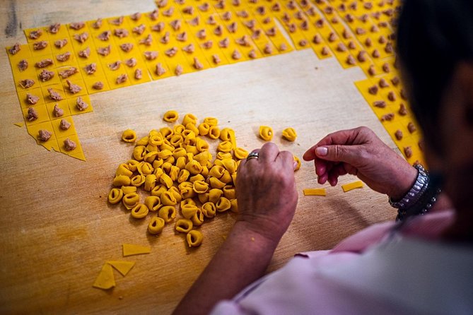 Private Bologna Food & Market Tour with 6 Tastings & Wine - A private Bologna food crawl with six tastings and wine