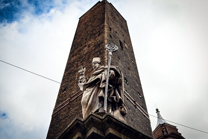 Private or semi-private tour of the historic center of Bologna - Archiginnasio: the old university building that still feels alive