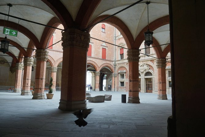 Private or semi-private tour of the historic center of Bologna - Via Pescherie Vecchie: medieval market lanes for wine and street food