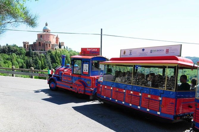 San Luca Experience Tour skip the line and Food Tasting - Neptune Square to San Luca in About 2.5 Hours