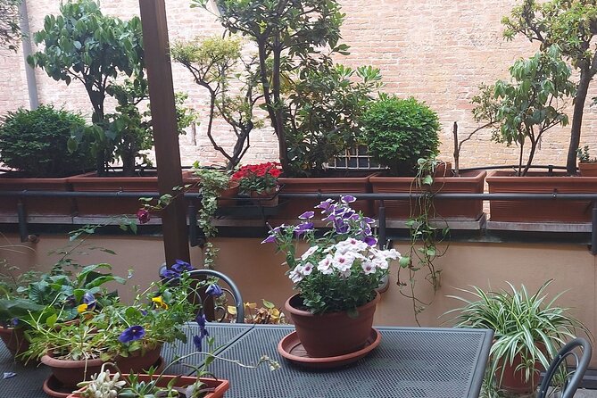 Traditional Bolognese Cooking Class in Bologna with Giovanna S - Meet Giovanna S and learn the way families cook